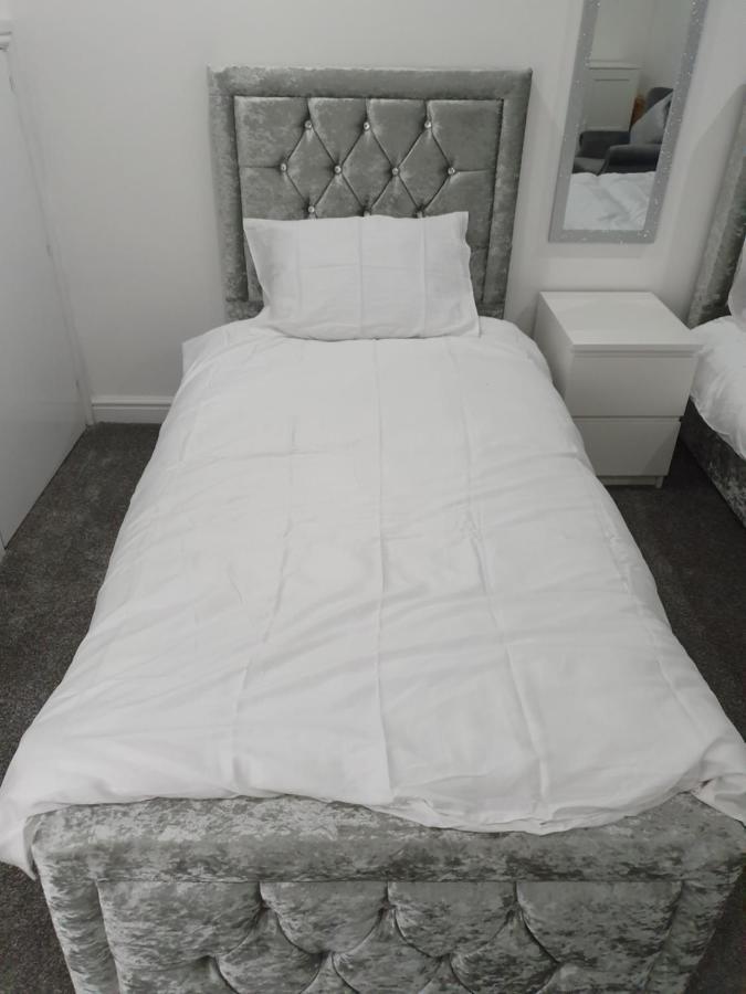Beautiful Rooms Shaw St And Pine St Bury  Exteriör bild